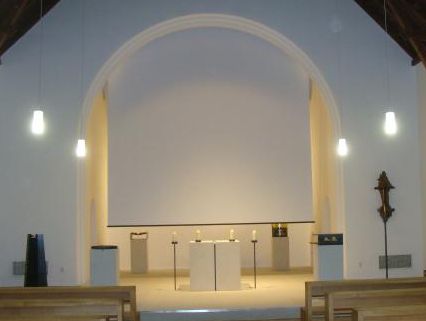 Kirche mit Lichtbildwand